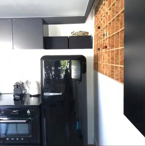 Kühlschrank, Mikrowelle, Ofen, Herdplatte