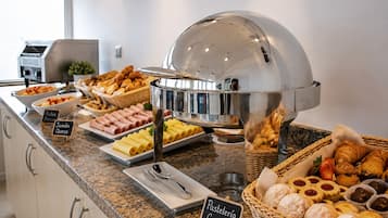 Free daily buffet breakfast