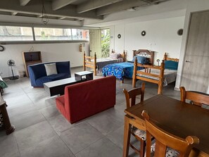 Living area - Studio apartment 205 for big groups near Poblado Park (Medellín)