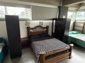 WiFi - Studio apartment 205 for big groups near Poblado Park (Medellín)