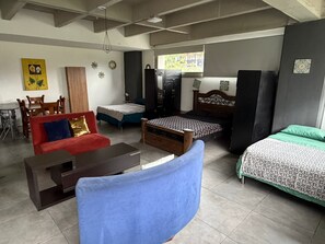 WiFi - Studio apartment 205 for big groups near Poblado Park (Medellín)