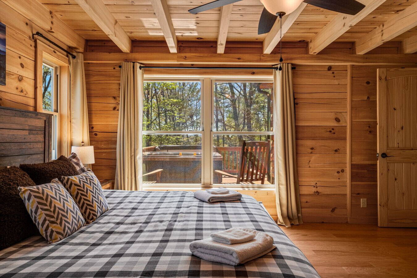 3 bedrooms, desk, iron/ironing board, WiFi