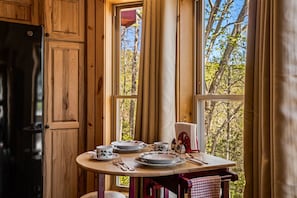 Dining - Cozy Modern 2-Bedroom Cabin Getaway (Fairview)