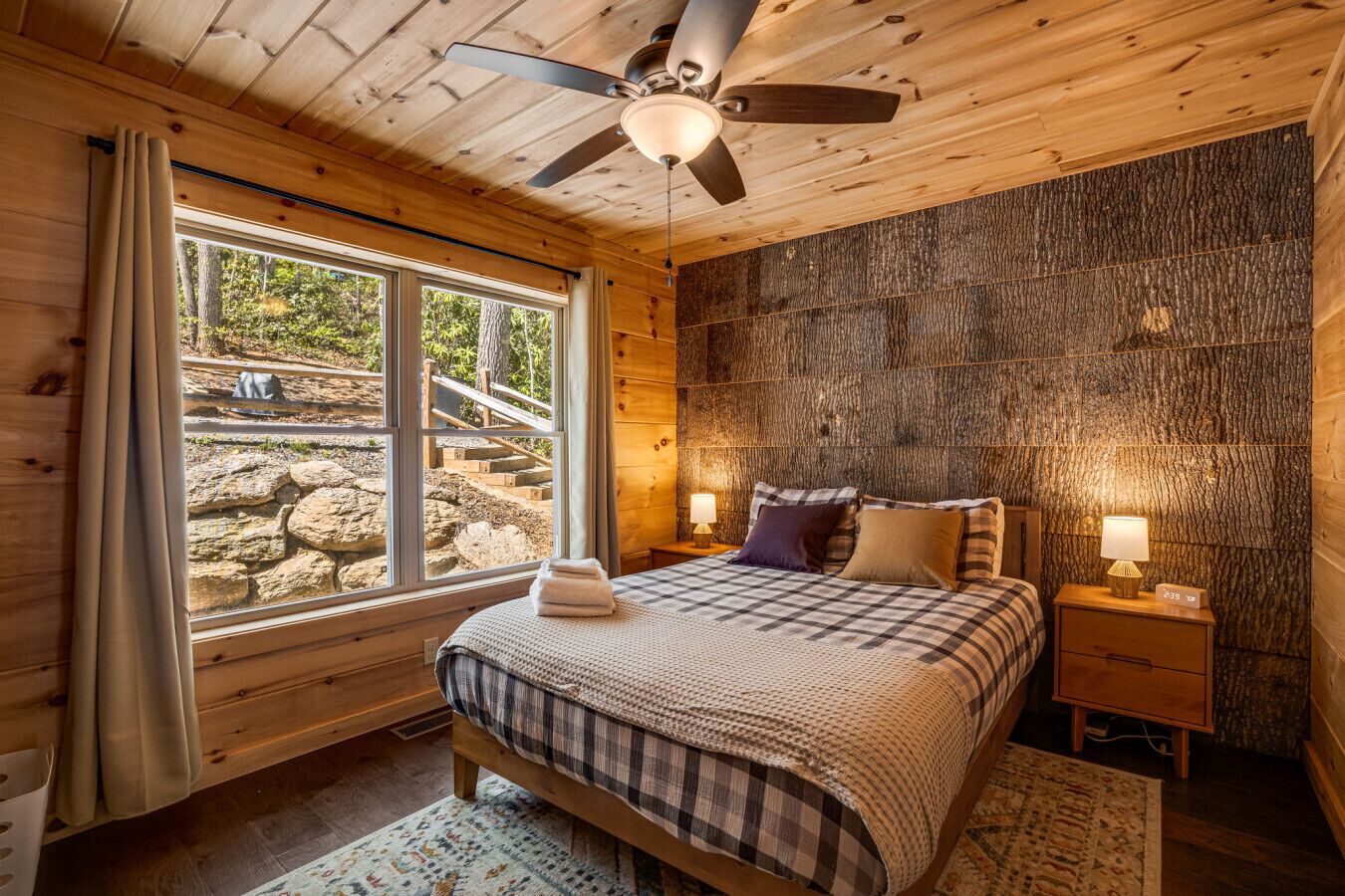 2 makuuhuonetta, silitysrauta/-lauta, ilmainen Wi-Fi, vuodevaatteet