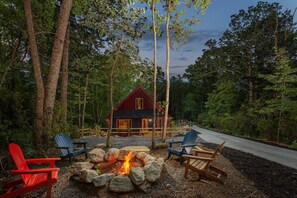 Property grounds - Cozy Modern 2-Bedroom Cabin Getaway (Fairview)