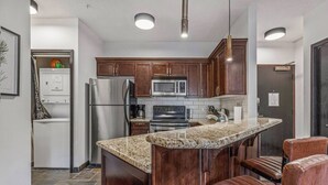 Private kitchen - Amazing Views 1BR Condo w/ Hot Tub + Pool! (Canmore)