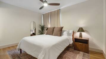 3 bedrooms, desk, iron/ironing board, travel crib