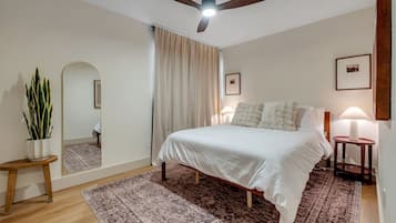 3 bedrooms, desk, iron/ironing board, travel cot