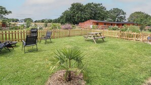 Unclassified image, 2 of 25, button - Driftway Stables Retreat (Diss)