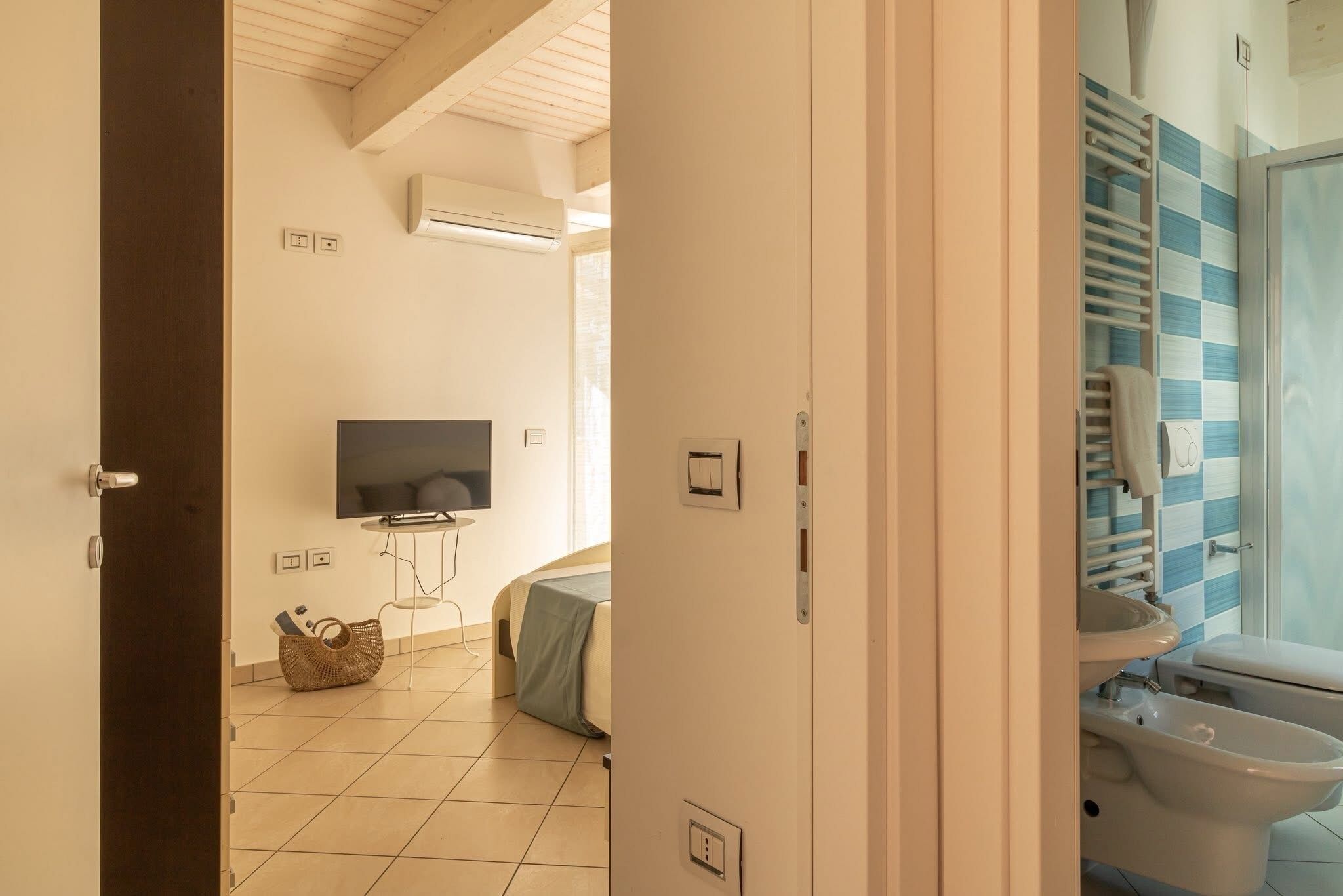 1 chambre, fer et planche à repasser, accès au Wi-Fi (inclus)
