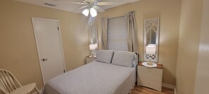 3 bedrooms, desk, iron/ironing board, free WiFi