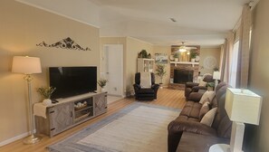 Smart TV, fireplace