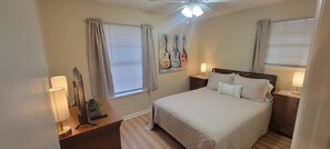 3 bedrooms, desk, iron/ironing board, free WiFi