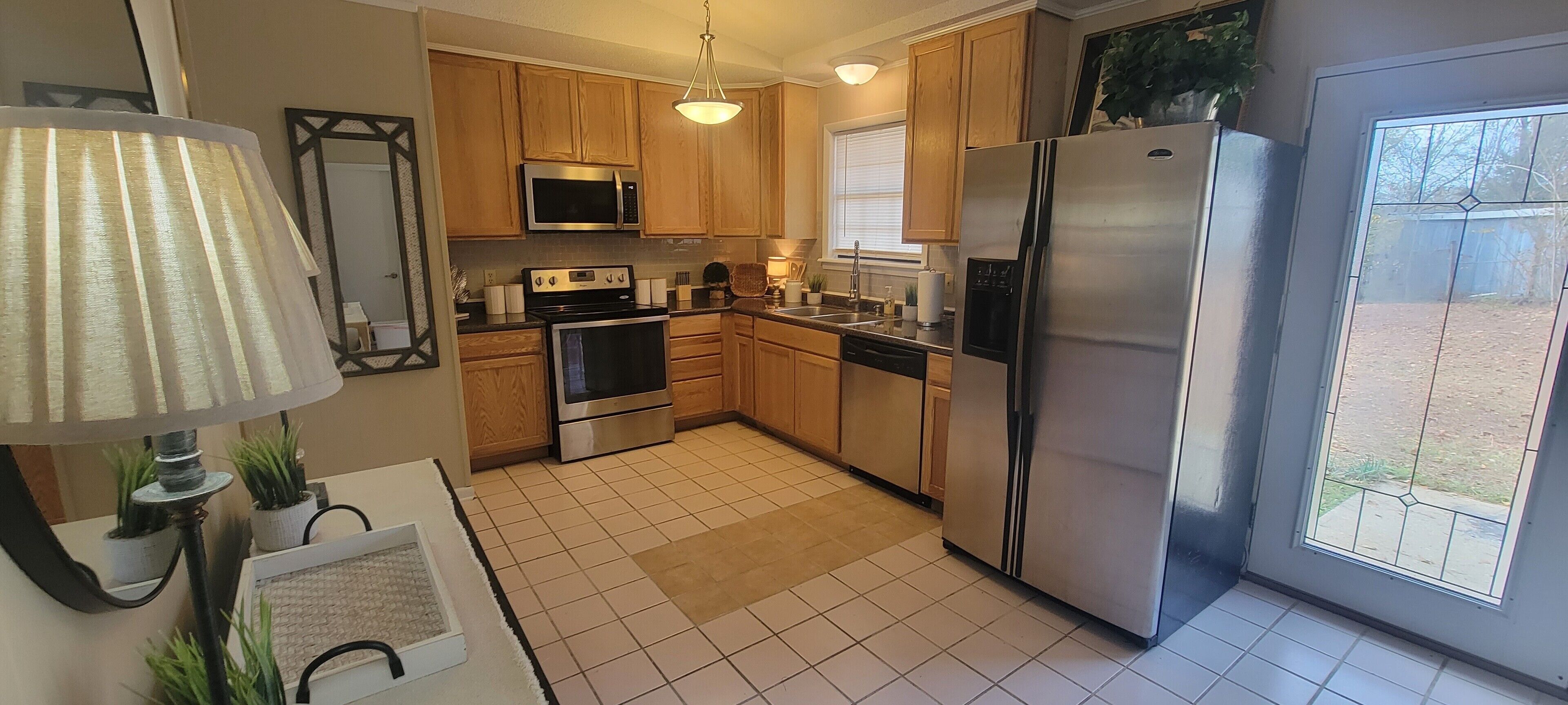 冰箱、微波炉、烤箱、炉灶