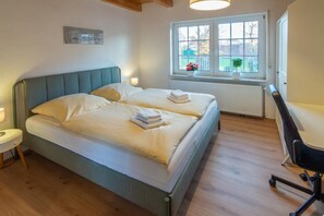 4 bedrooms, Internet - The Flunder vacation home offers cozy comfort and plenty of space for a relaxing vacation by the North Sea. In an attractive location in Norddeich, you can enjoy short distances to the beach, sea and numerous leisure activities. (Norden)