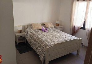 3 bedrooms, iron/ironing board, bed sheets - FRENCH ROME (Milhaud)
