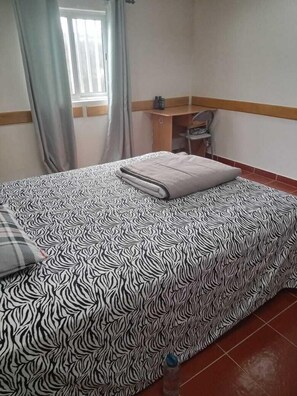 6 chambres, fer et planche à repasser, Wi-Fi, draps fournis
