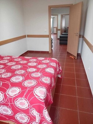 6 chambres, fer et planche à repasser, Wi-Fi, draps fournis