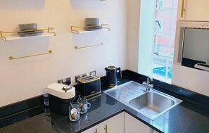 Fridge, microwave, toaster, dining tables - Chic Self Contained Studio | South Kensington (London)