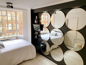 2 bedrooms, iron/ironing board, internet, bed sheets - Chic Self Contained Flat Kensington (London)