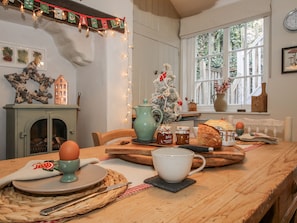 Dining - 8 Welsh Street (Bishops Castle)