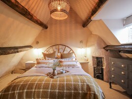 2 bedrooms, individually decorated, individually furnished, free WiFi