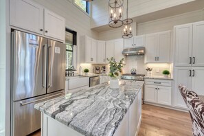 Fridge, microwave, oven, stovetop - Ridge Haven Retreat - Sauna • Hot Tub • Arcade • Firepit • 4miles from Downtown (Blue Ridge)