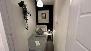 Iron/ironing board, free WiFi - Vista Partition Room in Tecom Near Metro (Dubai)
