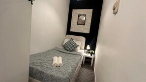 Iron/ironing board, free WiFi - Vista Partition Room in Tecom Near Metro (Dubai)
