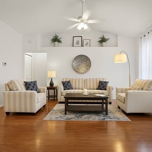 TV - Indian Wells 3BR Home w/ Pool — 10 min to Disney (Kissimmee)