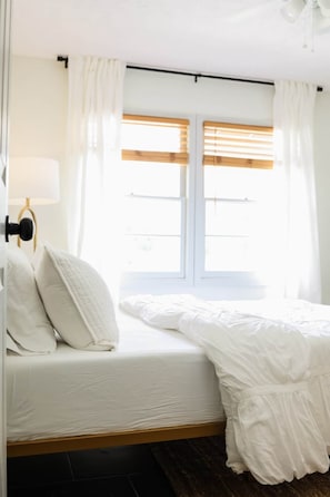 4 Schlafzimmer, Schreibtisch, Bügeleisen/Bügelbrett, Reisekinderbett