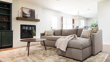 Smart TV, fireplace