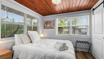 1 habitación, escritorio, tabla de planchar con plancha y wifi gratis