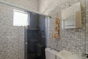 Shower - Casa de Campo c Piscina e Churrasqueira no Centro (Araçariguama)