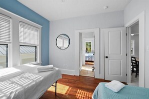 2 bedrooms, desk, iron/ironing board, free WiFi - Fun Family Getaway-Walk/Bike 5 min w/ Free Parking (St. Augustine)