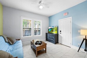 Smart TV - Fun Family Getaway-Walk/Bike 5 min w/ Free Parking (St. Augustine)