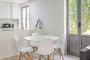 Dining - Amazing apartment in the center of Montijo! 20 minutes from Lisbon! (Montijo)