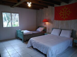 2 bedrooms, iron/ironing board, travel cot - Family home in Périgord (Fleurac)