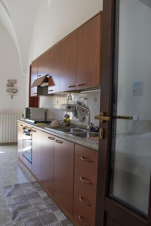 Fridge, microwave, oven, stovetop - Da lu pira - Comfortable House in the Heart of Salento (castrignano del capo)