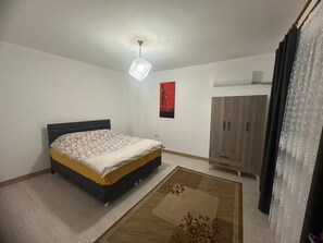 Ferros/tábuas de passar roupa, Wi-Fi, roupa de cama