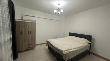 1 bedroom, in-room safe, iron/ironing board, free WiFi