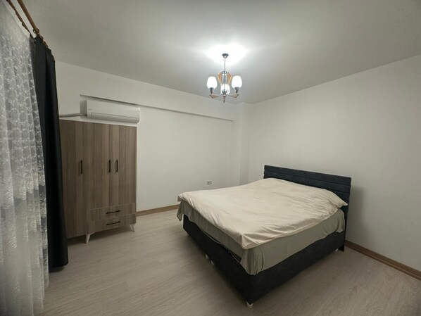 1 bedroom, in-room safe, iron/ironing board, free WiFi