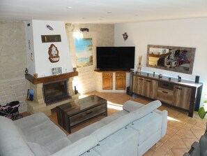 Smart TV, fireplace, books, video library - Maison de vacances La Marie Pierre Piscine et SPA (Allauch)