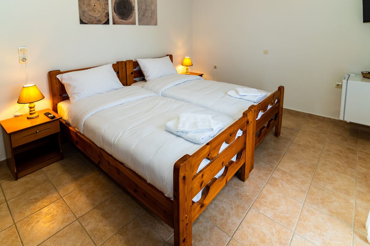Romantic Double or Twin Room, Balcony, Mountain View | Minibar, free WiFi, bed sheets