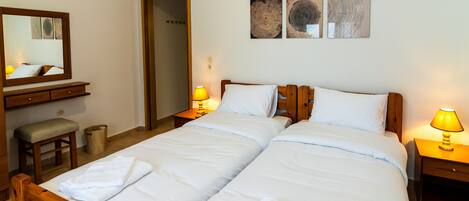 Romantic Double or Twin Room, Balcony, Mountain View | Minibar, free WiFi, bed sheets