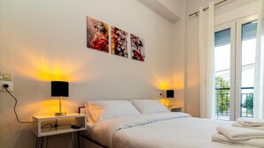 Comfort Double or Twin Room, Balcony, Mountain View | Bar mini, Wi-fi percuma, cadar katil 