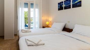 Romantisches Zweibettzimmer, Balkon, Bergblick | Minibar, kostenloses WLAN, Bettwäsche