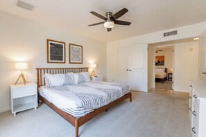 3 habitaciones, tabla de planchar con plancha, internet y ropa de cama 