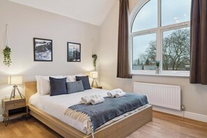 2 makuuhuonetta, silitysrauta/-lauta, vauvan matkasänky, Wi-Fi