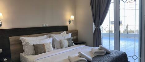 Superior Suite, 1 Queen Bed with Sofa bed, Non Smoking, Balcony